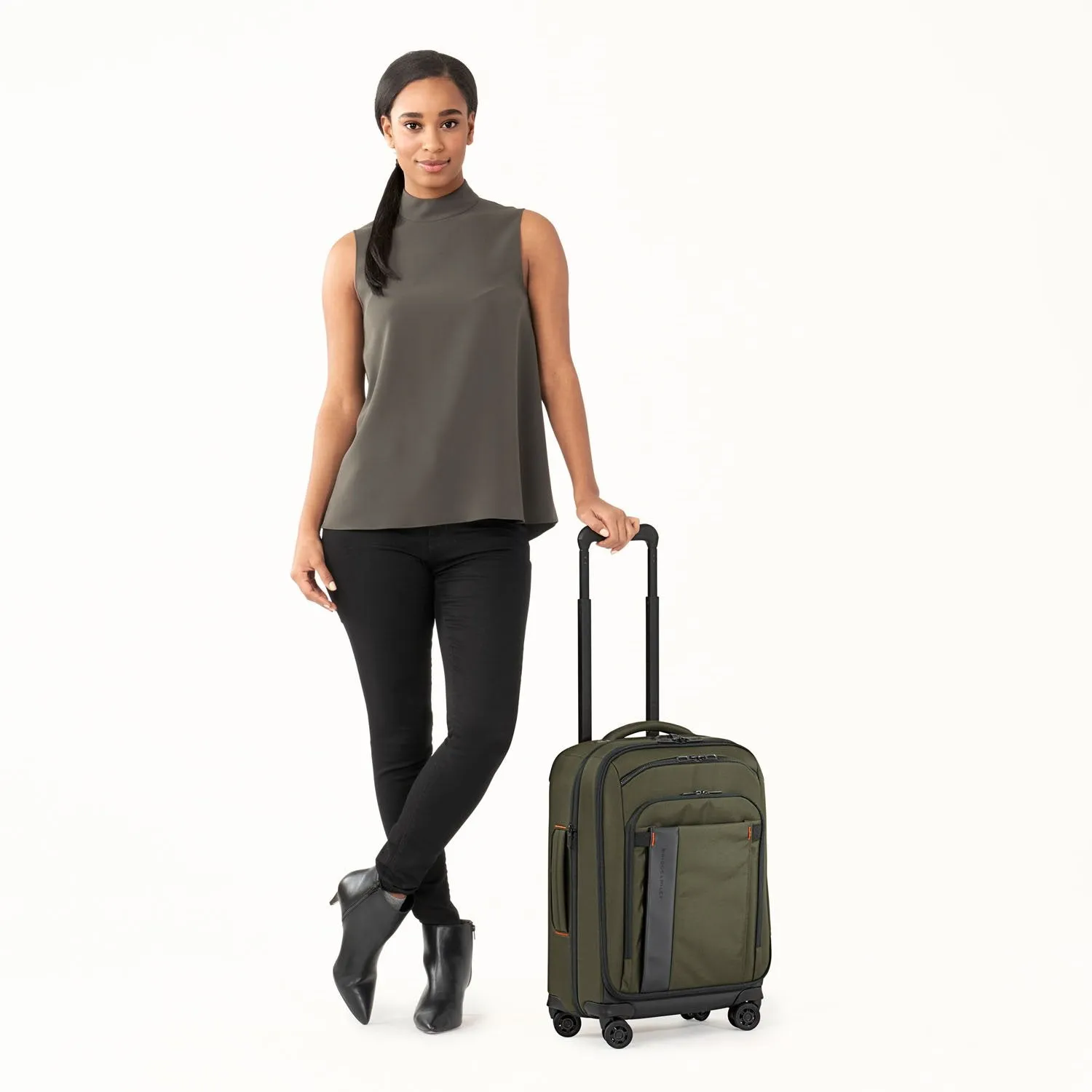 International 53cm Carry-on Expandable Spinner