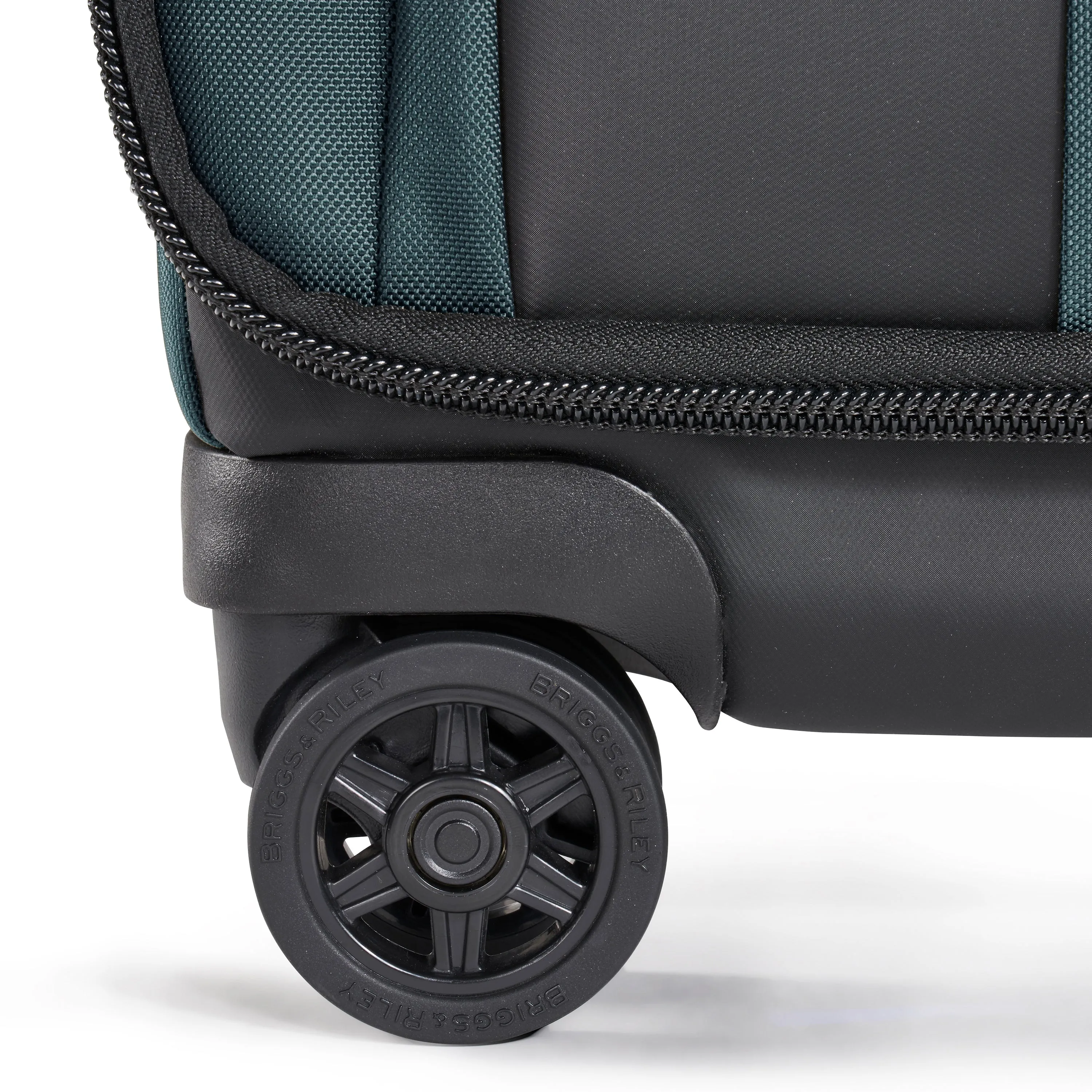 International 53cm Carry-on Expandable Spinner