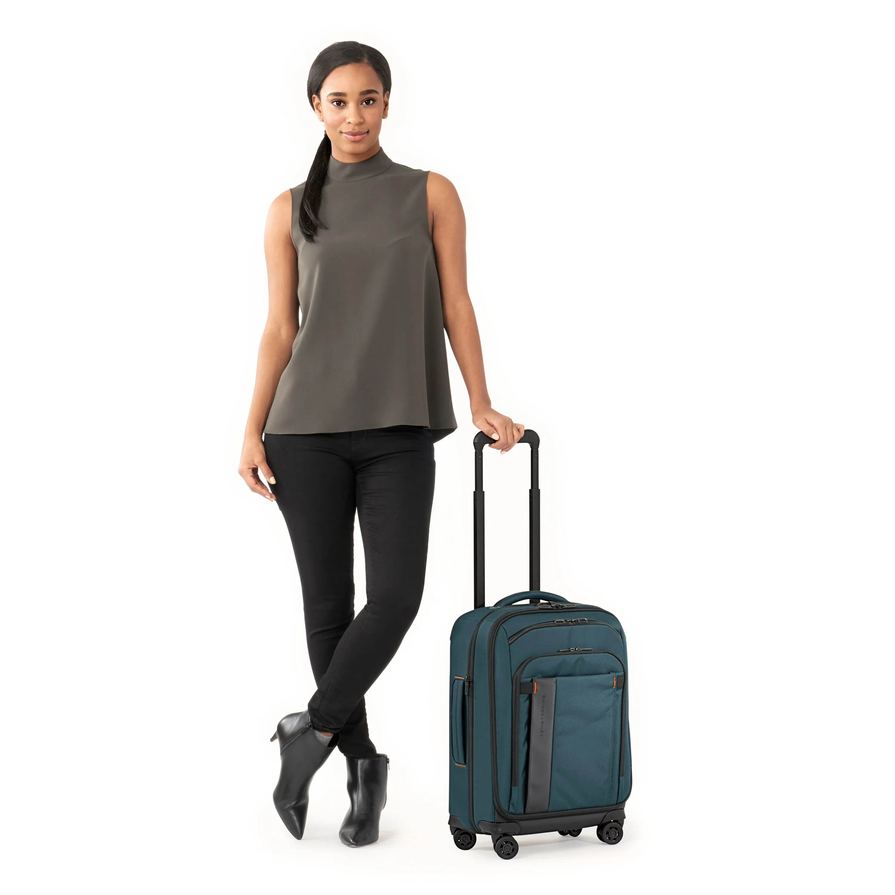 International 53cm Carry-on Expandable Spinner